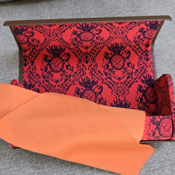 English Laundry Brown Sunglass Case - Picture 3 of 5